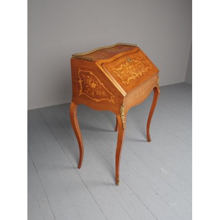 antique french inlaid walnut bureau de dame ca. 1880 Jh.