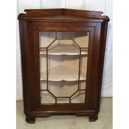floor standing glazed oak corner cabinet, ca. 19. Jh.
