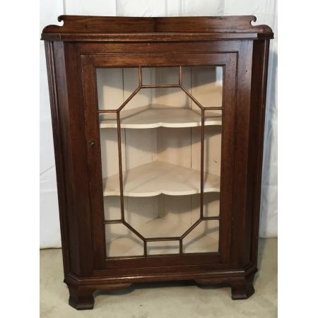 floor standing glazed oak corner cabinet, ca. 19. Jh.