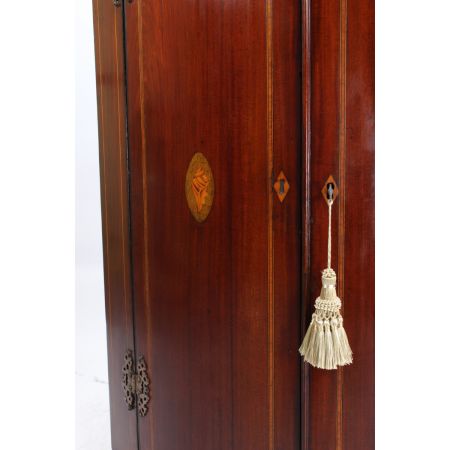 georgian mahogany bow front corner cupboard ca. 1800 Jh.