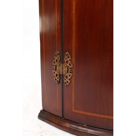 georgian mahogany bow front corner cupboard ca. 1800 Jh.