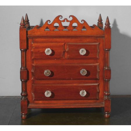 victorian mahogany chest of drawers ca. 19 Jh.