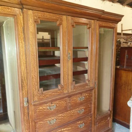 Antiker edwardianischer Kleiderschrank