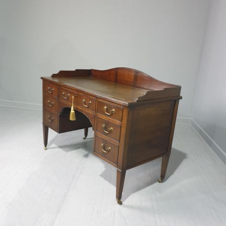 Antiker georgianischer Schreibtisch aus Mahagoni