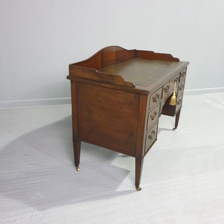 Antiker georgianischer Schreibtisch aus Mahagoni