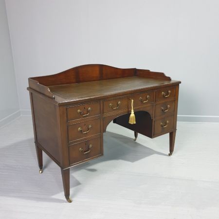 Antiker georgianischer Schreibtisch aus Mahagoni