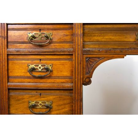 Antiker viktorianischer Nussbaum Schreibtisch