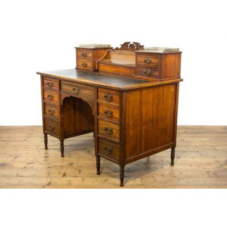 Antiker viktorianischer Nussbaum Schreibtisch