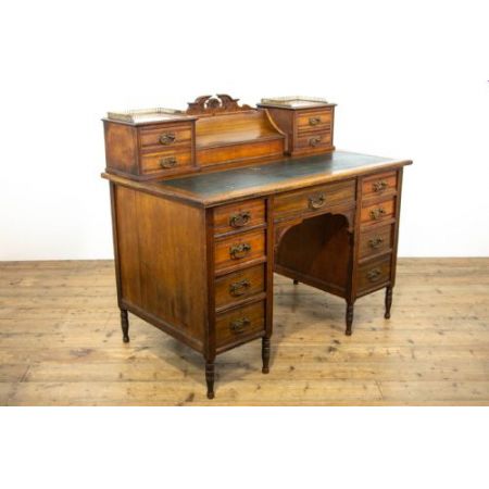 Antiker viktorianischer Nussbaum Schreibtisch