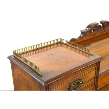 Antiker viktorianischer Nussbaum Schreibtisch