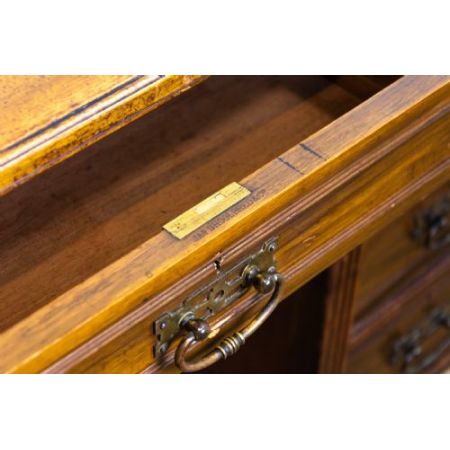 Antiker viktorianischer Nussbaum Schreibtisch