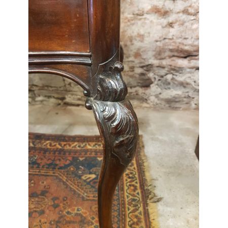 Antiker spätviktorianischer Kneehole Desk