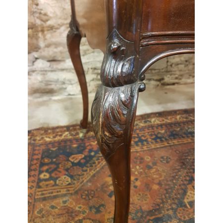 Antiker spätviktorianischer Kneehole Desk