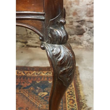 Antiker spätviktorianischer Kneehole Desk