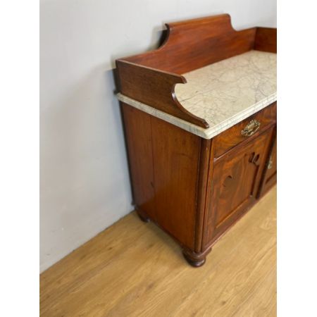 Mahagoni Anrichte mit weißer Carrara-Marmor Auflage