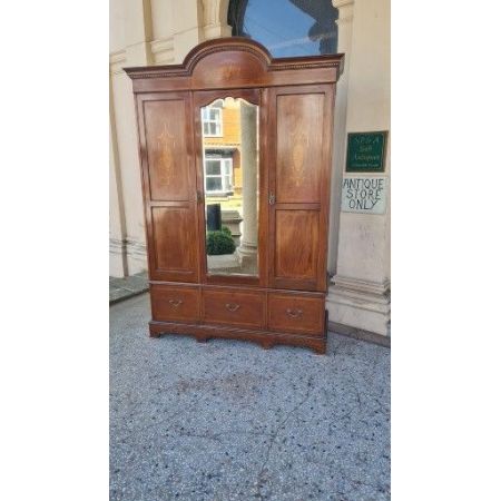 Antiker Kleiderschrank aus massivem Mahagoniholz