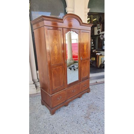 Antiker Kleiderschrank aus massivem Mahagoniholz