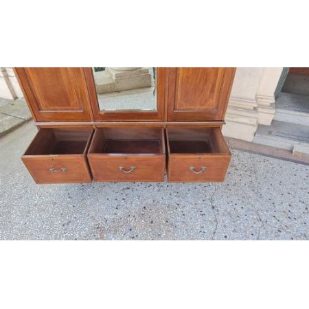 Antiker Kleiderschrank aus massivem Mahagoniholz