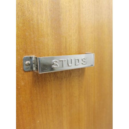 Geometrische doppeltürige Ankleide aus Eiche