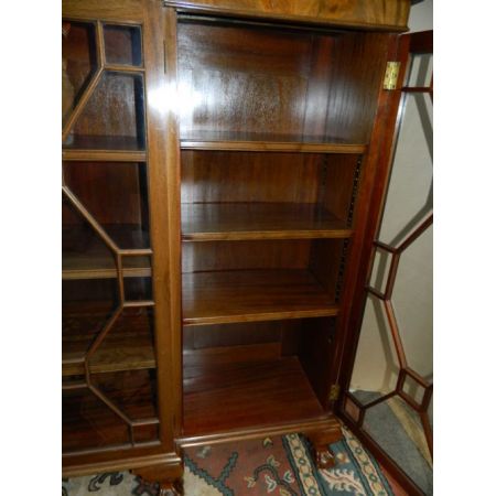 Verglaster Bücherschrank aus Mahagoni mit Breakfront