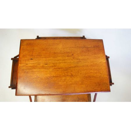 Antiker Teetisch mit asuklappbaren Seiten im Campaign Stil