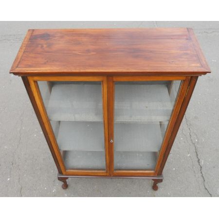 Spätedwardianische Porzellanvitrine aus Mahagoniholz