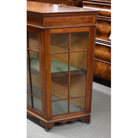 Edwardianische Vitrine aus Mahagoniholz in Trapezform