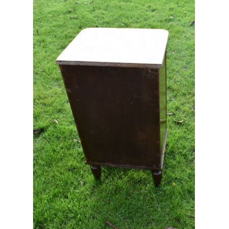 Französischer antiker Nachttisch