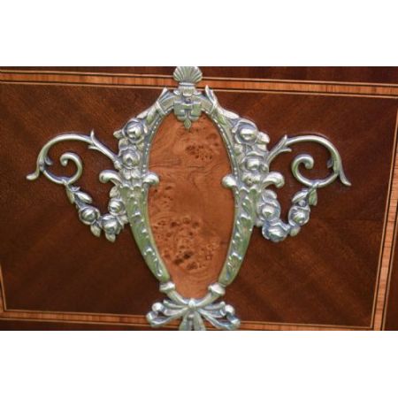 Französischer antiker Nachttisch