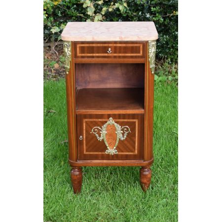 Französischer antiker Nachttisch
