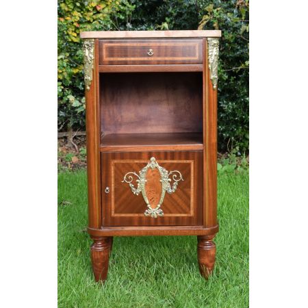 Französischer antiker Nachttisch