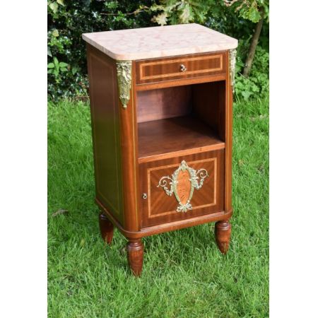 Französischer antiker Nachttisch