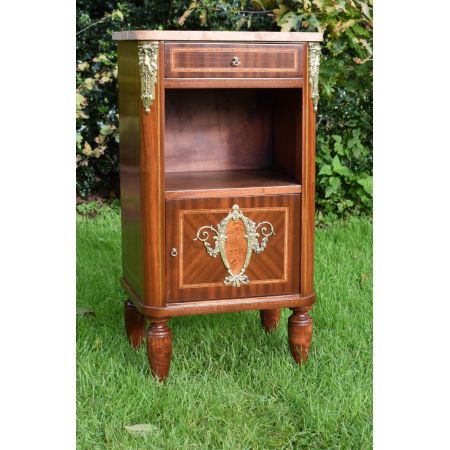 Französischer antiker Nachttisch