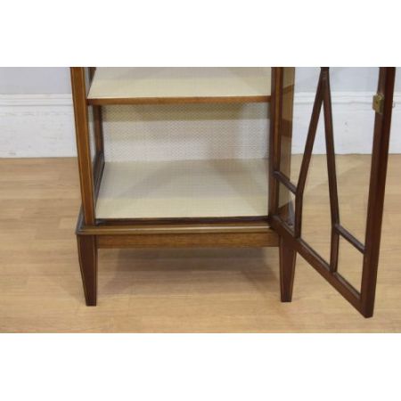 Edwardianische Vitrine