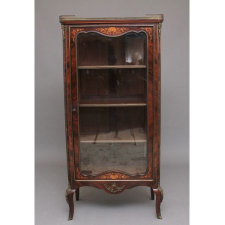 Französischer antiker Vitrinenschrank