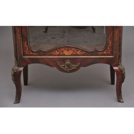 Französischer antiker Vitrinenschrank