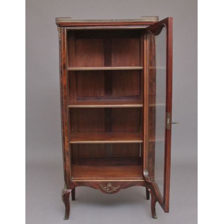 Französischer antiker Vitrinenschrank