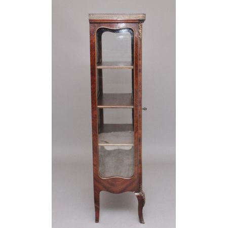 Französischer antiker Vitrinenschrank