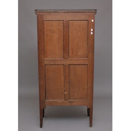 Französischer antiker Vitrinenschrank