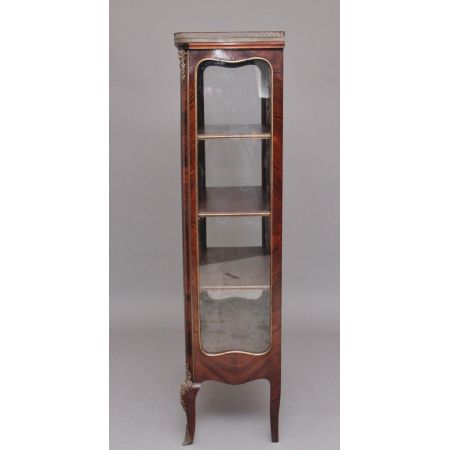 Französischer antiker Vitrinenschrank