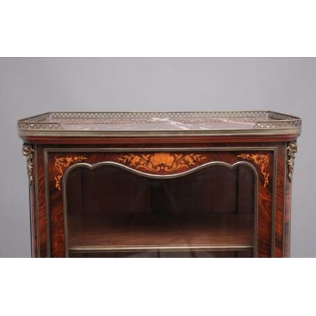 Französischer antiker Vitrinenschrank