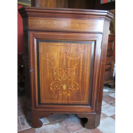 Edwardianischer Eckschrank mit Intarsien