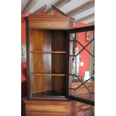 Edwardianischer Eckschrank mit Intarsien