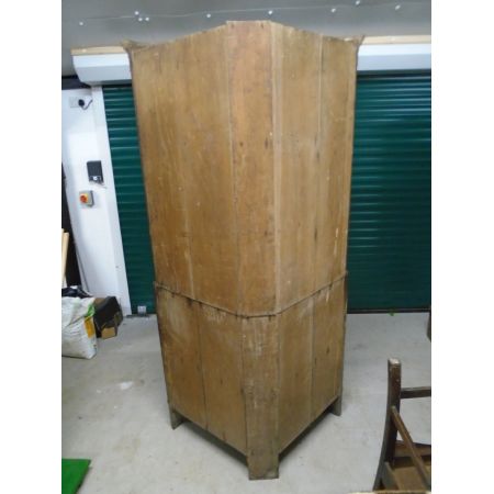 Antiker Eckschrank