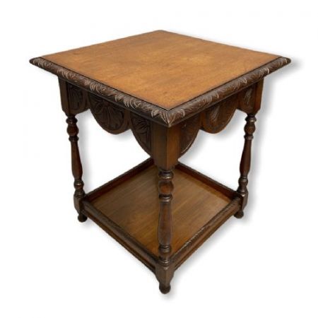 Geschnitzter & gedrechselter Lampentisch