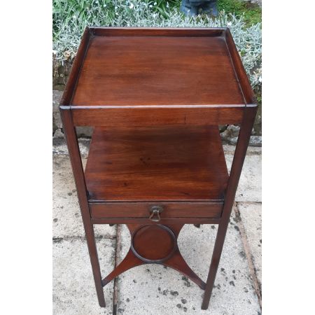 Antiker Nachttisch aus Mahagoni