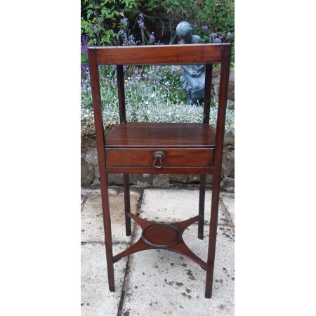 Antiker Nachttisch aus Mahagoni