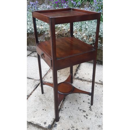 Antiker Nachttisch aus Mahagoni