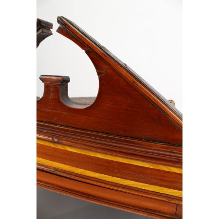 Kleiner Hängeschrank aus Mahagoni