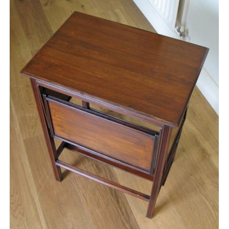 Antiker Teetisch im Camping Stil mit klappbaren Seiten